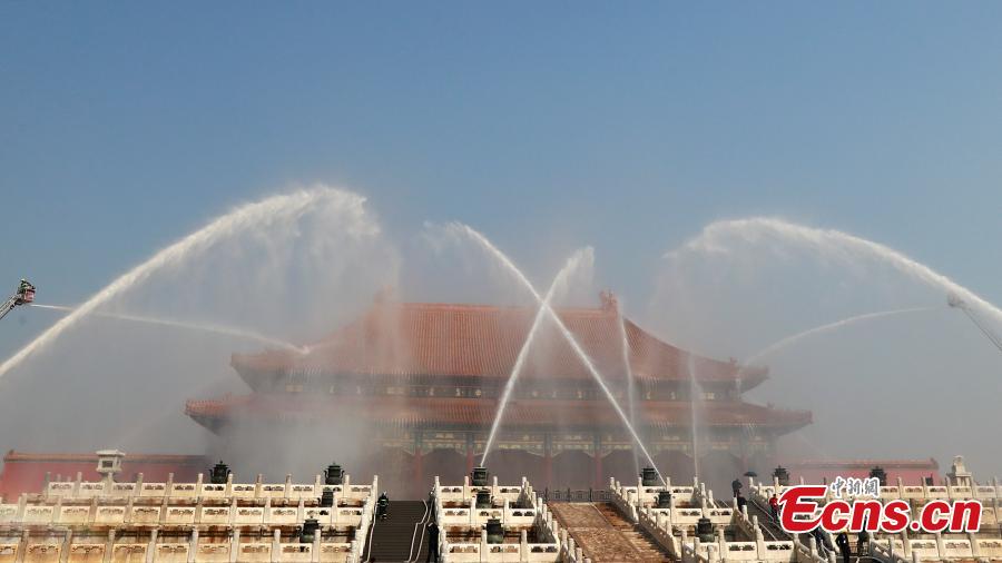 Palace Museum holds fire drill ahead of anniversary(1/8)