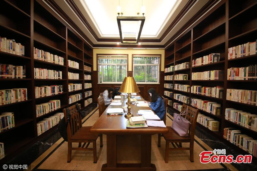 Old style library attracts students to read more(1/3)