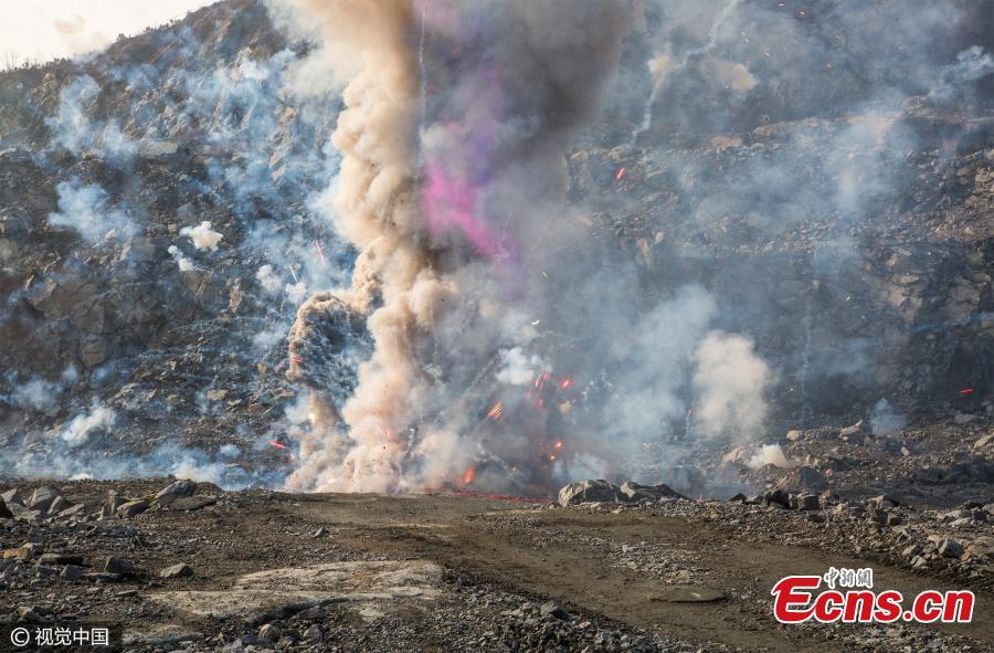 Illegal fireworks destroyed in East China(1/3)