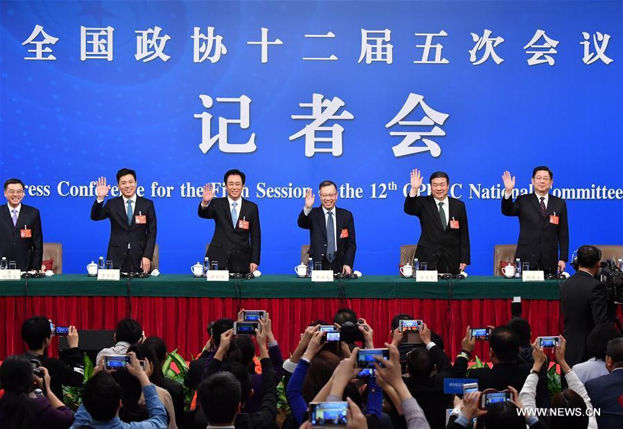 CPPCC members attend press conference on benefiting society and people(1/8)