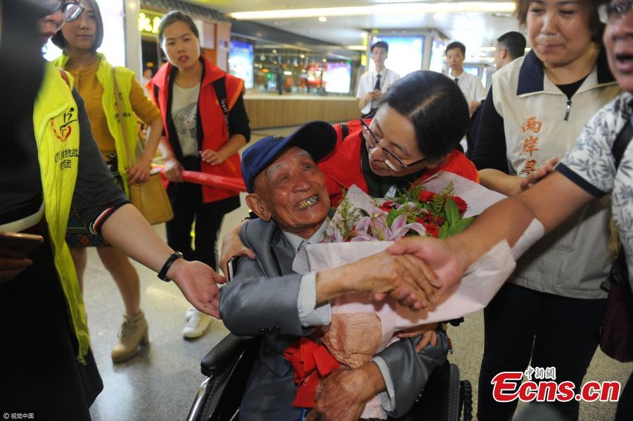 97-year-old Taiwan-based veteran returns to mainland hometown after 77 years(1/3)