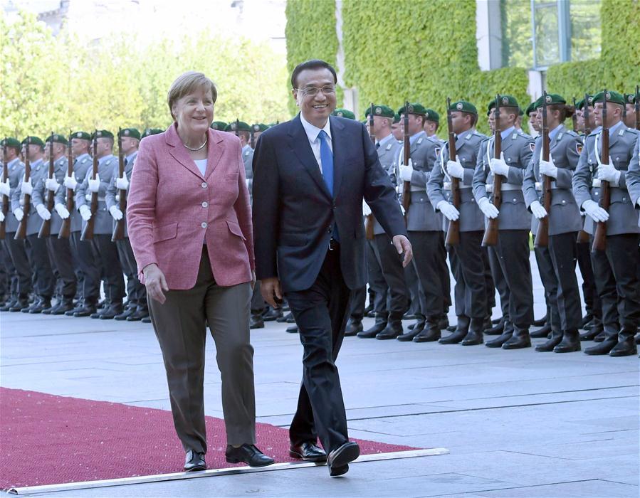 Premier Li arrives in Germany for official visit(1/6)