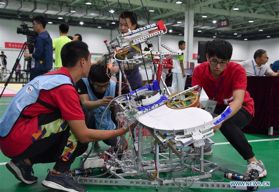 Some 3,000 contestants participate in China University Robot Competition(1/8)