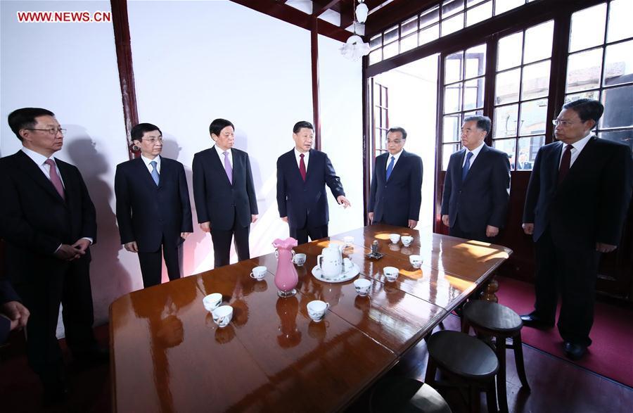 Newly-elected CPC leaders visit revolutionary historical site(1/2)