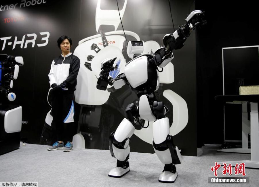 Toyota's T-HR3 robot mimics users’ movements(1/6)