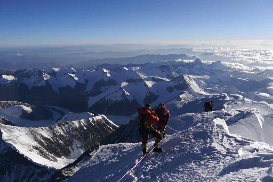 Wuhan university celebrates climbing team in show (1/5)