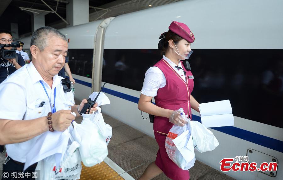Bullet train passengers can now order food online one hour earlier(1/4)