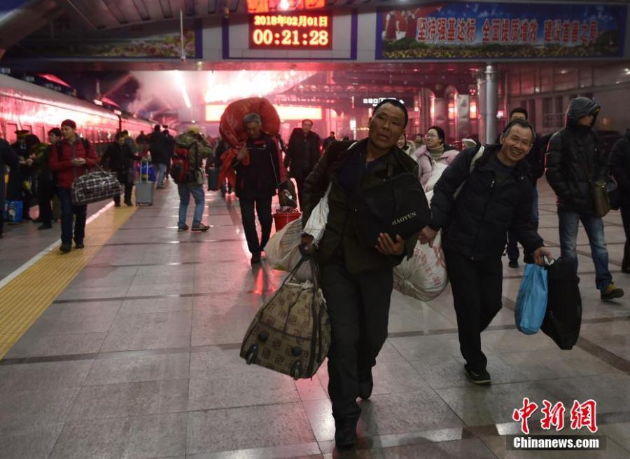China starts Spring Festival rush, 2.98 billion trips expected(1/16)