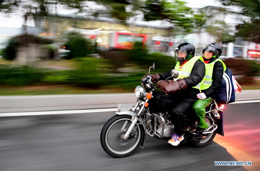 Some 2.98 billion trips expected to be made during Spring Festival travel rush(1/12)