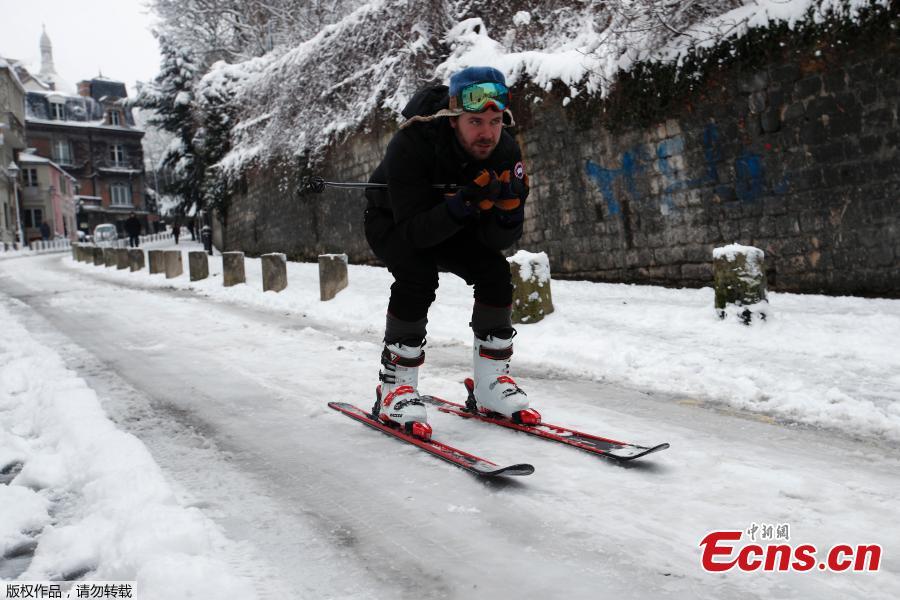 Snow turns Paris into winter wonderland(1/5)