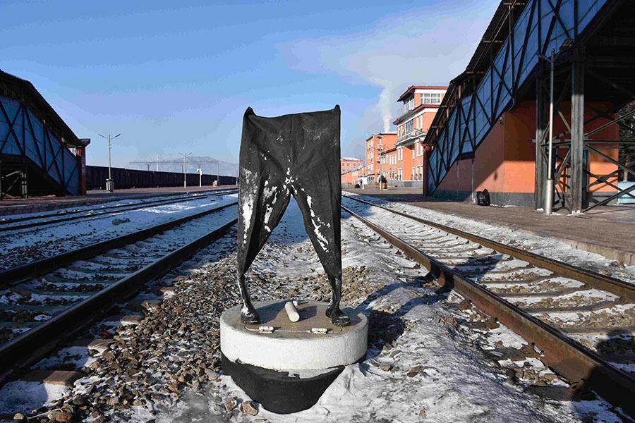 How railway plumbers work in freezing water(1/9)