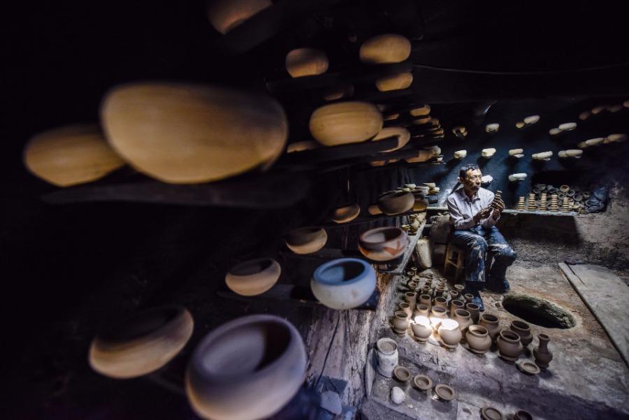 The watchman of earthenware in Kashgar(1/7)