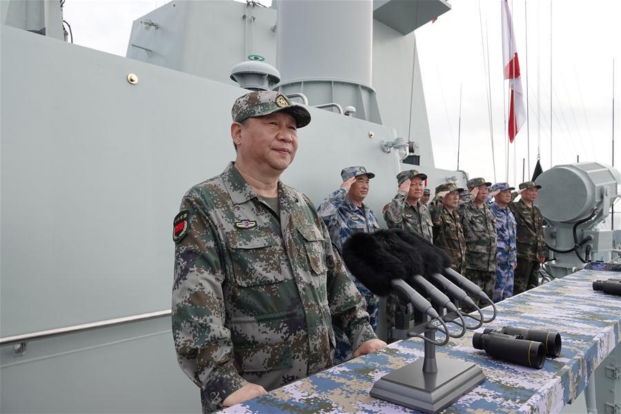 President Xi reviews navy in South China Sea(1/4)