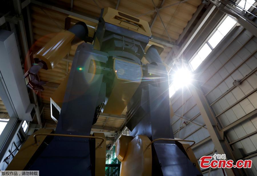 Japanese engineer builds giant robot to realize 'Gundam' dream(1/4)