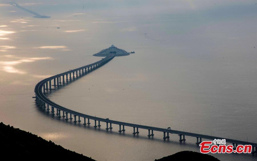 Photo taken on April 11, 2018 shows the eastern artificial island built for the Hong Kong-Zhuhai-Macao Bridge. The 55-kilometer Hong Kong-Zhuhai-Macao Bridge, situated in the Lingdingyang waters of the Pearl River Estuary, will be the world\'s longest sea bridge. The bridge will slash the travel time between Hong Kong and Zhuhai from three hours to just 30 minutes, further integrating cities in the Pearl River Delta. (Photo/China News Service)