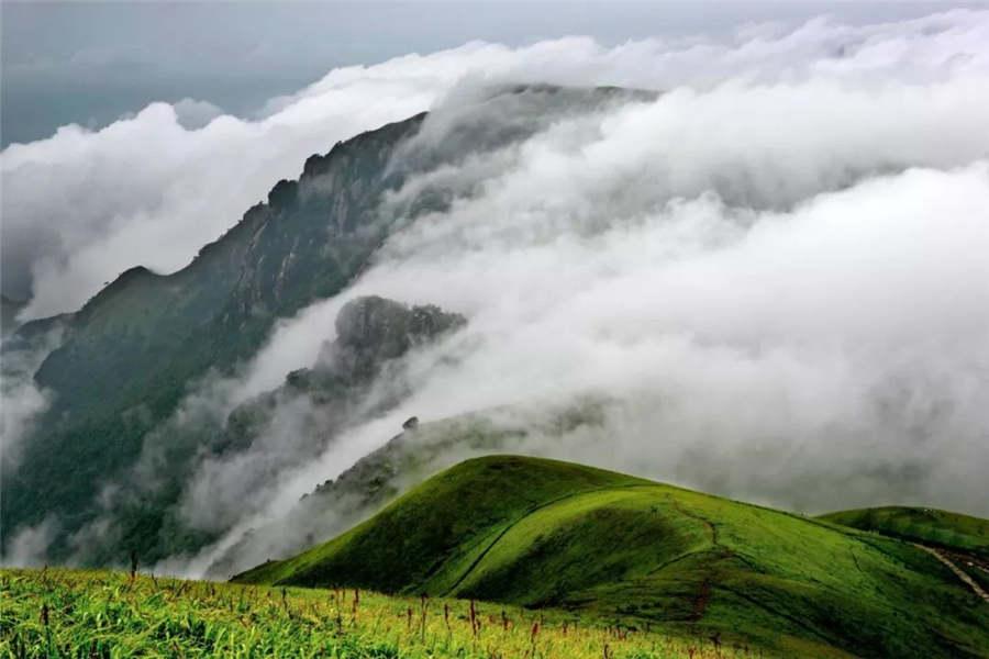 Sea of clouds covers Wugong Mountain in Jiangxi(1/6)