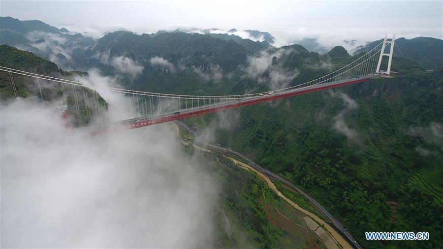 Misty landscapes in Hunan province enchant tourists(1/3)