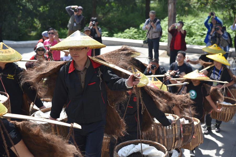 Dark tea festival boosts tea culture, industry in Anhua(1/8)