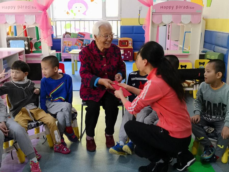 Jilin business owner donates all her income to public(1/9)