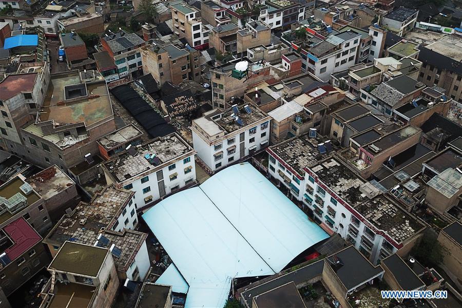 Post office in Guizhou starts to deliver small packages with unmanned drones(1/10)