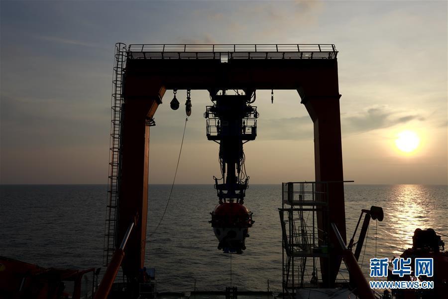 Maned submersible probes South China Sea(1/5)