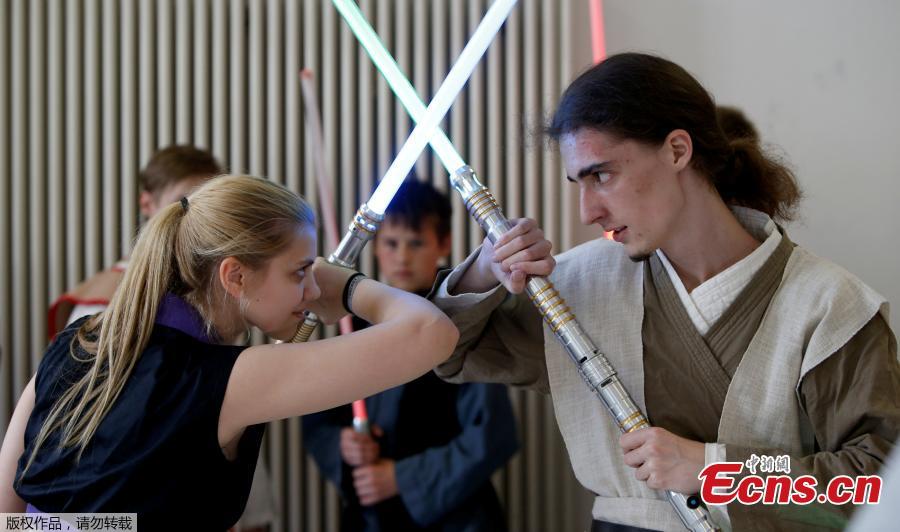 Young people perform during a training session at the \'Jedi Academy Cham\' in Loibling near Cham, Germany, May 19, 2018. The \'Jedi Academy\' is the only registered lightsaber show fight school in Germany. (Photo/Agencies)