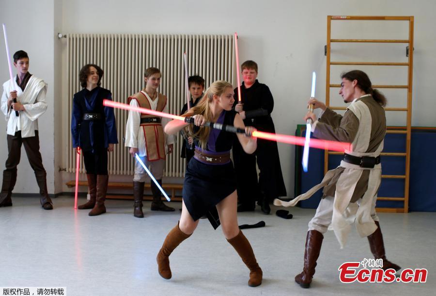 Young people perform during a training session at the \'Jedi Academy Cham\' in Loibling near Cham, Germany, May 19, 2018. The \'Jedi Academy\' is the only registered lightsaber show fight school in Germany. (Photo/Agencies)