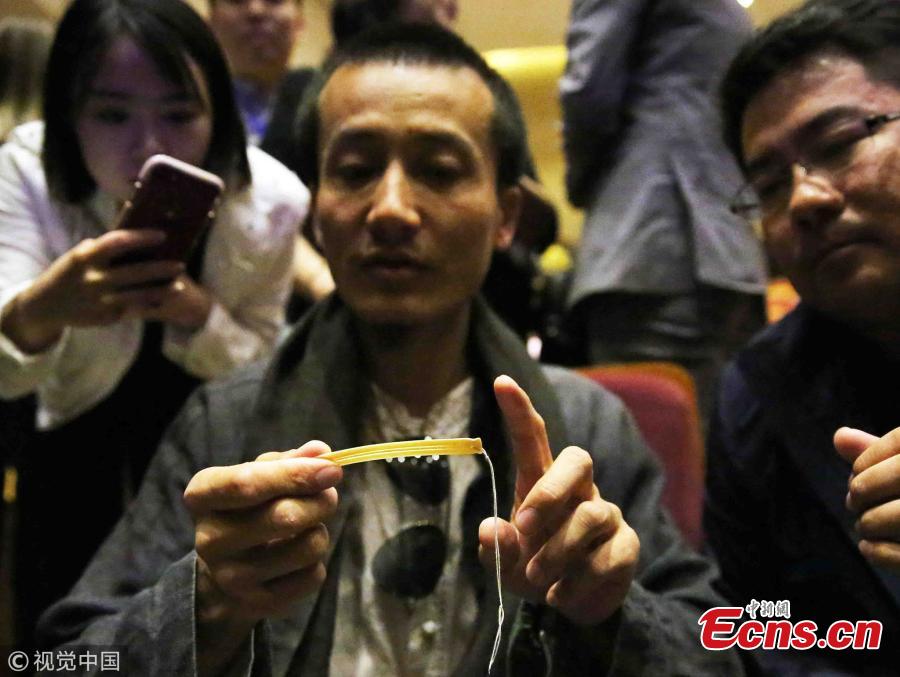 Artist Chen Xuanpeng shows a mouth harp made of bone at the Xi′an Conservatory of Music in Xian City, Northwest China’s Shaanxi Province, May 21, 2018. The musical instrument excavated from the Shimao ruins in Shenmu City measures about 9 centimeters long by 1 centimeter wide and is 2 millimeters thick. It is estimated to have been made 4,000 years ago. Some 20 such mouth harps made of bone were found at the ruins. (Photo/VCG)