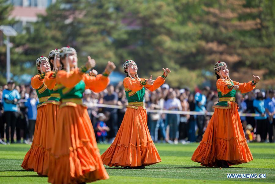 Students of Hohhot Minzu College perform dancing at a Nadam fair of the school in Hohhot, north China\'s Inner Mongolia Autonomous Region, May 23, 2018. (Xinhua/Ding Genhou)