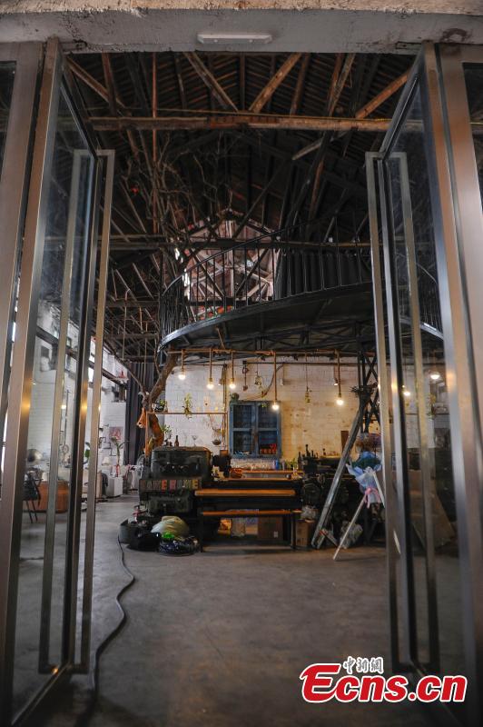 Three young people have transformed an abandoned room of a walking tractor factory into a modern office space for their cultural creations in Nanning City, South China’s Guangxi Zhuang Autonomous Region. Xu Xiaomao, Ouyang Dinghua and Wei Ning rented the space in April 2015 and renovated it for their startup in video and music production. The closed tractor factory was built in 1956 of the former Soviet style. (Photo: China News Service/Liu Yujun)