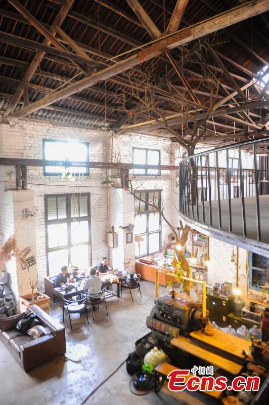 Three young people have transformed an abandoned room of a walking tractor factory into a modern office space for their cultural creations in Nanning City, South China’s Guangxi Zhuang Autonomous Region. Xu Xiaomao, Ouyang Dinghua and Wei Ning rented the space in April 2015 and renovated it for their startup in video and music production. The closed tractor factory was built in 1956 of the former Soviet style. (Photo: China News Service/Liu Yujun)