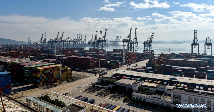 Aerial photo taken on Nov. 29, 2017 shows a view of the Yantian Port in Shenzhen, south China\'s Guangdong Province. This year marks the 40th anniversary of China\'s starting to implement reform and opening up policy. (Xinhua/Mao Siqian)