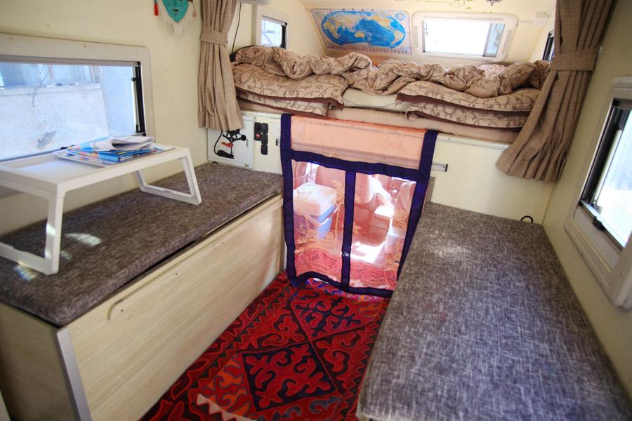 The couple bought a second-hand mobile home and modified it themselves. (Photo provided to chinadaily.com.cn)
Gradually, the beautiful sceneries Xu captured made Ma yearn for travelling.
Therefore, Ma also quit her job as a civil servant in 2013 and they decided to travel around the world.
They bought a second-hand mobile home and began to modify it themselves.
After completing the full preparations for the trip, they began in September 2013.