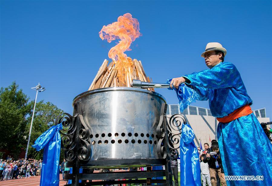 A ritual is held during a Nadam fair of Hohhot Minzu College in Hohhot, north China\'s Inner Mongolia Autonomous Region, May 23, 2018. (Xinhua/Ding Genhou)