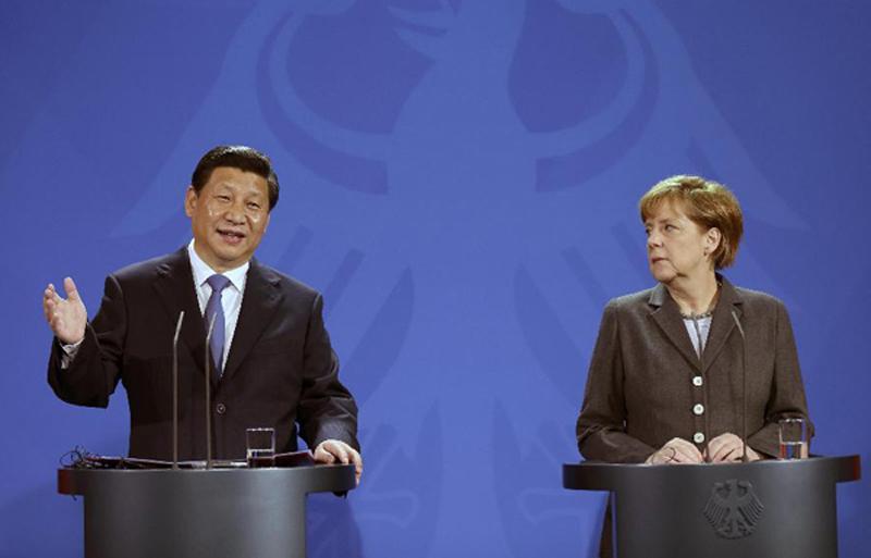 President Xi Jinping and German Chancellor Angela Merkel attend a joint press conference in Berlin, March 28, 2014. (Photo/Xinhua)
German Chancellor Angela Merkel starts her two-day official visit to China today at the invitation of Chinese Premier Li Keqiang.
This is Merkel’s first visit to China after her re-election and the 11th as chancellor.
As bilateral ties have developed well in recent years, let’s take a look at some highlights of high-level exchanges, pragmatic cooperation and people-to-people exchanges.
Political ties
Bilateral high-level visits
The diplomatic relations between China and Germany were established in October 1972, and the ties have been enhanced by frequent exchanges of high-level visits.
During President Xi Jinping’s first visit to Germany from March 28 to 30 in 2014, he and Merkel agreed on a comprehensive strategic partnership, pointing the direction for the development of bilateral ties in a new era. The two sides have established inter-governmental consultation as well as more than 70 other dialogue and cooperation mechanisms at various levels.