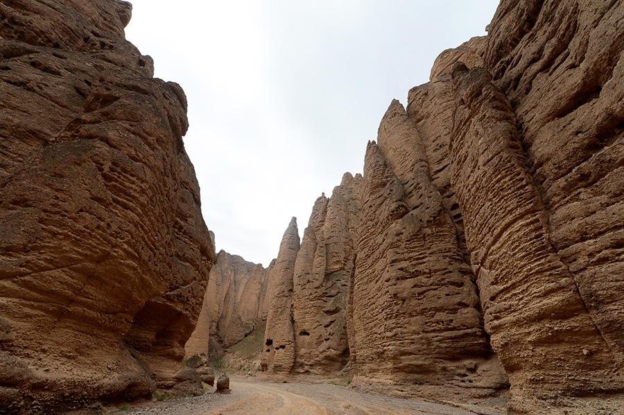Photo taken on May 22, 2018, shows the scene of the Yellow River stone forest national geological park in Jingtai county, Gansu Province. The landscape was formed due to collective forces of wind erosion, gravity collapse as well as the control of tectonic movements. (Photo by Pei Qiang/Asianewsphoto)