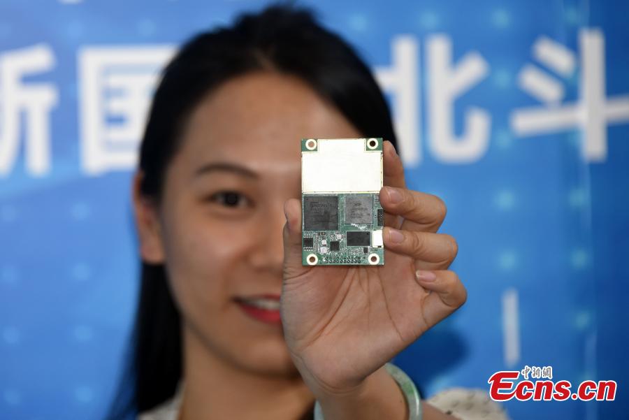 A worker shows radio frequency chip Hengxing-1 at the ninth China Satellite Navigation Conference in Harbin, capital of Heilongjiang province, May 24, 2018. The chip, which could be used for receiving and sending signals from Beidou-3 satellites, is developed by Guangzhou-based company Hi-Target Surveying Instrument. This chip, of which the Hi-Target company has independent intellectual property rights, adopts a highly integrated design and is available for use in the current four navigation systems from the US, Russia, Europe and China. It\'s estimated that Hengxing-1 will be put into production in the second half of 2018 and largely replace imported chips by the end of this year, according to the company. (Photo: China News Service/ Sunnn Zifa)