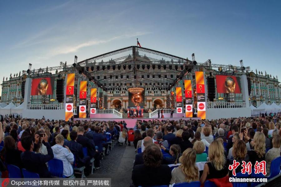 A ceremony is held to mark the arrival of a FIFA World Cup Trophy at the end of its global tour in St. Petersburg, Russia, May 26, 2018. (Photo/Osports)