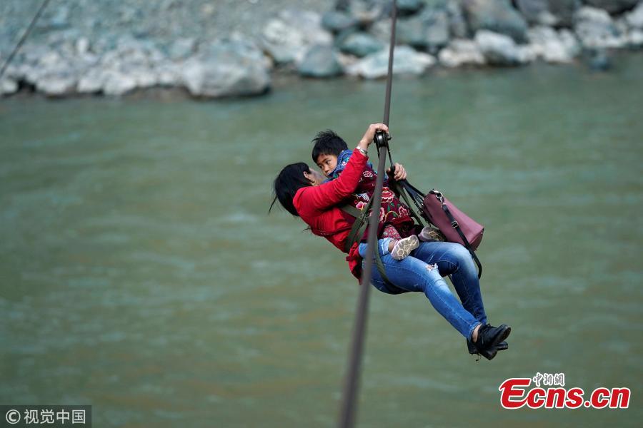 A 40-year old Lisu woman and her daughter leave a village with a zipline across the Nujiang River in Nujiang Lisu Autonomous Prefecture in Southwest China’s Yunnan Province. Villagers have to use a zipline to cross the raging river. (Photo/VCG)