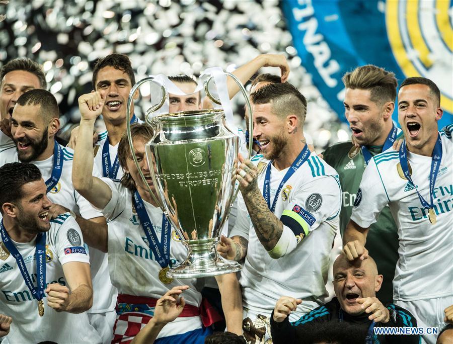Sergio Ramos (C) of Real Madrid holds the trophy after winning the UEFA Champions League final match between Liverpool and Real Madrid in Kiev, Ukraine on May 26, 2018. Real Madrid claimed the title with 3-1. (Xinhua/Wuzhuang)