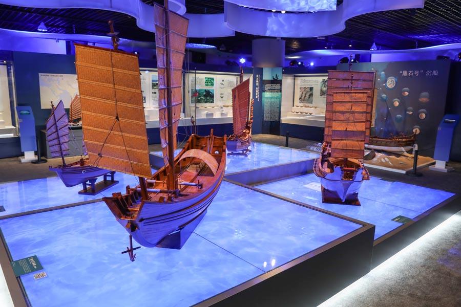The exhibition at the China Maritime Museum in Shanghai features more than 240 objects and models (above) related to ancient ship-building techniques. (Photo provided to China Daily)
The exhibition was jointly created by the China Maritime Museum, the Nanjing Museum Administration in Jiangsu province and the Ningbo Museum in Zhejiang province. It was presented first at the Nanjing Museum from Sept 28 to Dec 28 last year, and then at the Ningbo Museum from Jan 19 to April 8. \