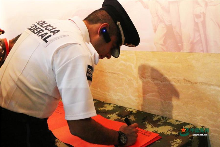 Photo taken on May 28, 2018 at the Great Wall 2018 Anti-terror International Forum shows Special Police of China members demonstrating anti-terror training programs at the Special Police Academy of the Chinese People\'s Armed Police Force in Beijing. The training included shooting and forced airplane cabin entry. (Photo/81.cn)