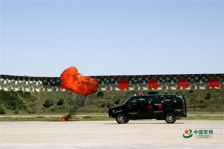 Photo taken on May 28, 2018 at the Great Wall 2018 Anti-terror International Forum shows Special Police of China members demonstrating anti-terror training programs at the Special Police Academy of the Chinese People\'s Armed Police Force in Beijing. The training included shooting and forced airplane cabin entry. (Photo/81.cn)