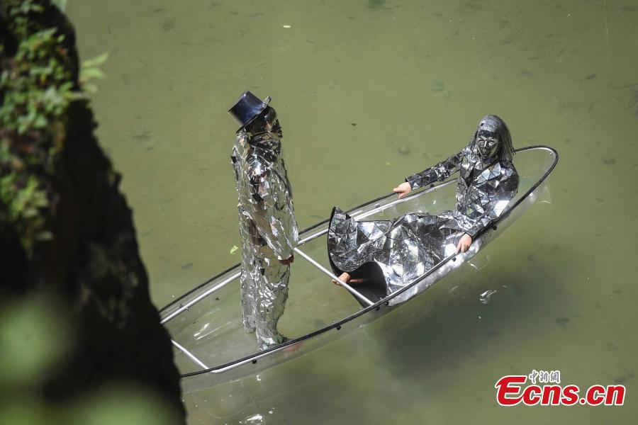 Photo taken on May 29, 2018 shows dancers performing on a transparent boat on the Meijiang River in Hunan Province. The show gave prominence to slow moves and was reportedly to urge people to slow down and appreciate nature in a fast-paced life. (Photo: China News Service/Yang Huafeng)
