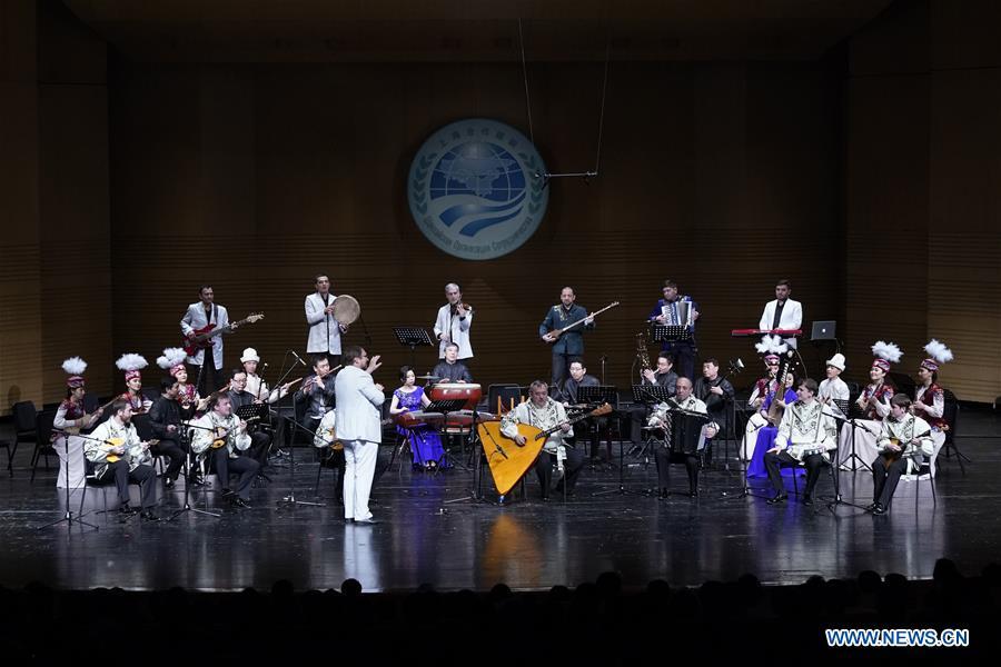 Musicians play a Russian folk song at the Shanghai Cooperation Organization (SCO) Art Festival in Beijing, capital of China, May 30, 2018. The festival opened here on Wednesday and will last until Friday. (Xinhua/Shen Bohan)