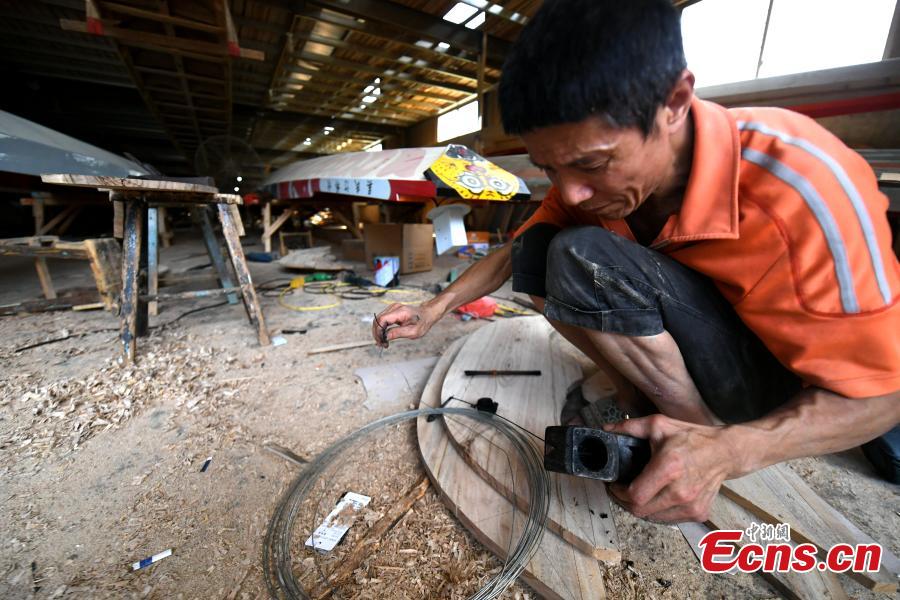 A man works in a dragon boat-making factory in Fangzhuang Village, Minhou County, East China’s Fujian Province, May 30, 2018. The village has a 700-year history of dragon-boat making. As fewer young people work to inherit the skills of the traditional craft, the village is now home to just four factories still using ancient simple tools to make the handmade boats. The Dragon Boat Festival is celebrated on the fifth day of the fifth month of the Chinese lunar calendar and falls on June 18 this year. (Photo: China News Service/Wang Dongming)