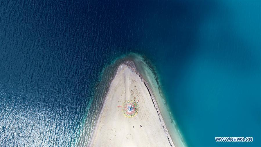 Aerial photo taken on May 27, 2018 shows the scenery of the Yamdrok Lake in Nagarze County of Shannan City, southwest China\'s Tibet Autonomous Region. (Xinhua/Jigme Dorgi)