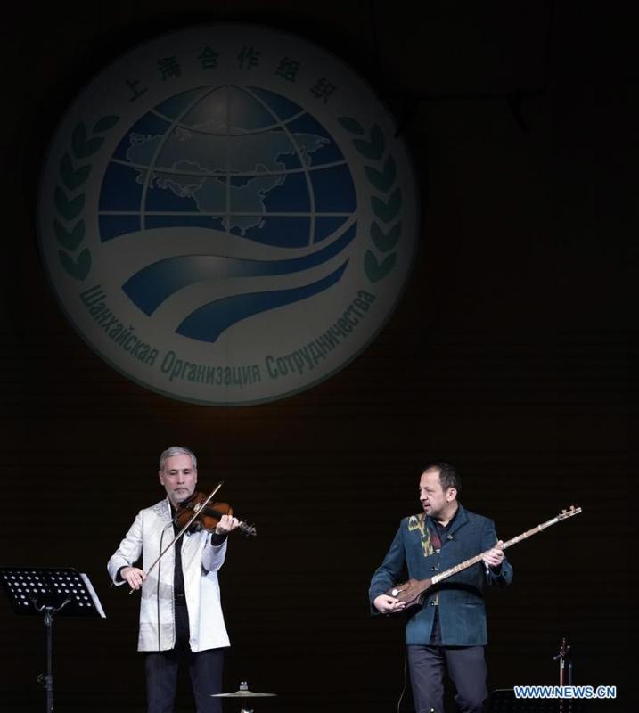 Uzbek musicians perform at the Shanghai Cooperation Organization (SCO) Art Festival in Beijing, capital of China, May 30, 2018. The festival opened here on Wednesday and will last until Friday. (Xinhua/Shen Bohan)