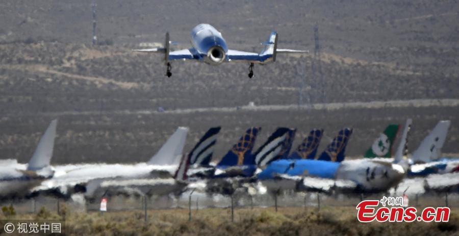Virgin Galactic has conducted the second rocket-powered test flight of its tourism spaceship in the skies over Southern California. The company said VSS Unity fired its rocket motor for 31 seconds and climbed to an altitude of 114,500 feet (34899.6 meters) on Tuesday, May 29, 2018, then glided to a landing at Mojave Air and Space Port. (Photo/VCG)