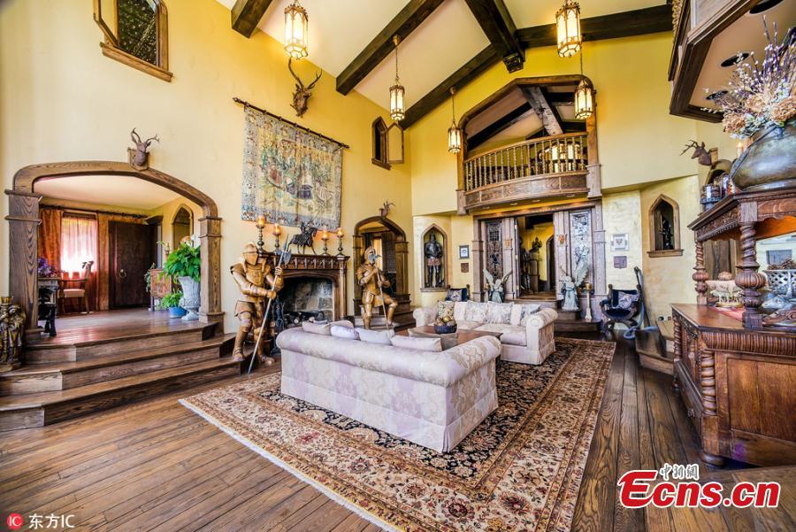 John Alexander Lavender II has built a castle, known as Highlands Castle, in Bolton, Landing, New York, to keep a promise he made to his then 3-year-old son in 1978. The huge mountainside home, with a whopping price tag of $12.8 million, offers stunning views over glimmering Lake George below. (Photo/IC)